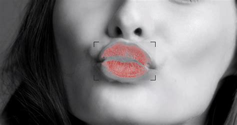 google e burberry ti permettono di inviare baci digitali|Burberry Kisses: il bacio reale diventa virtuale con Google, con il .